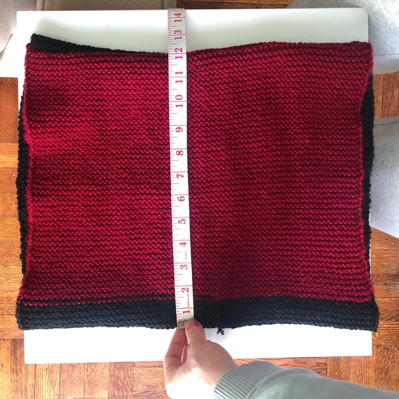 Handmade neck warmer. - Picture 4 of 5